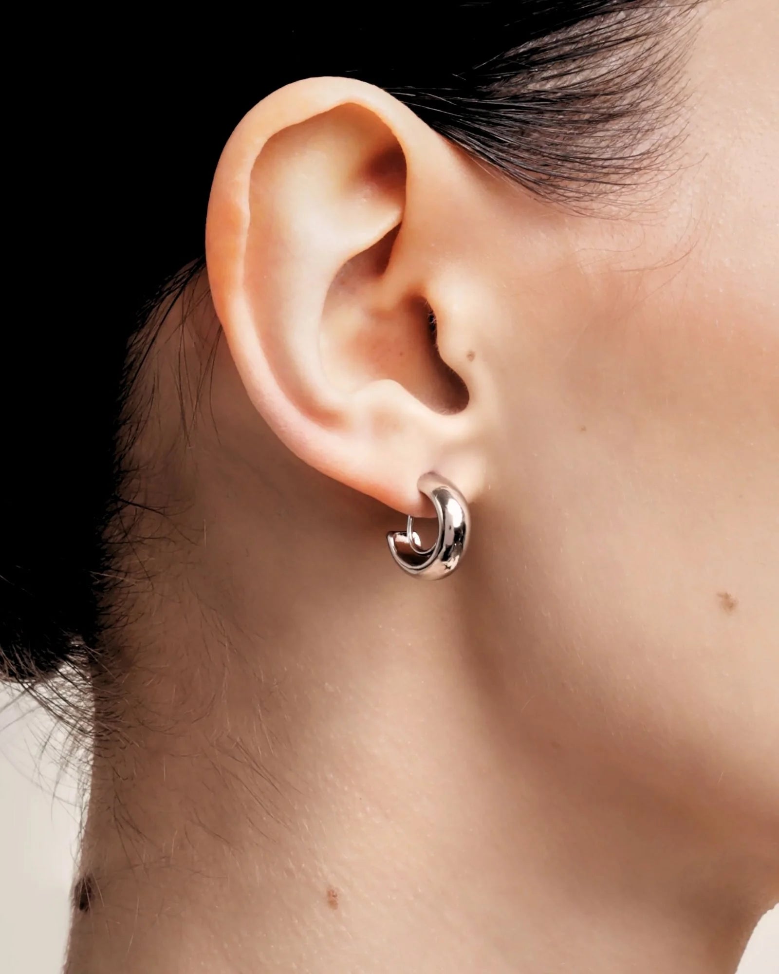 Bold Clip-on Huggies